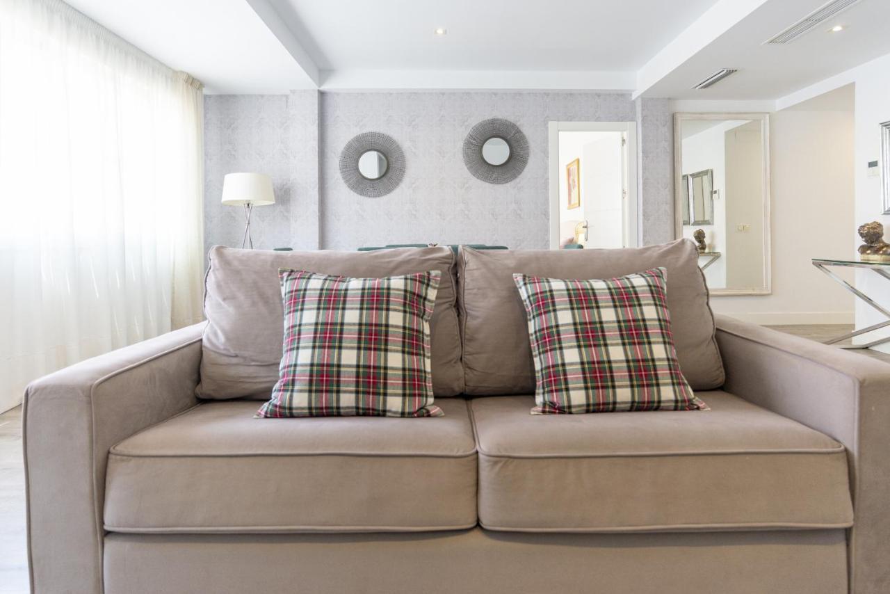 Soho Premium 4 Bedrooms Apartment Malaga Bagian luar foto