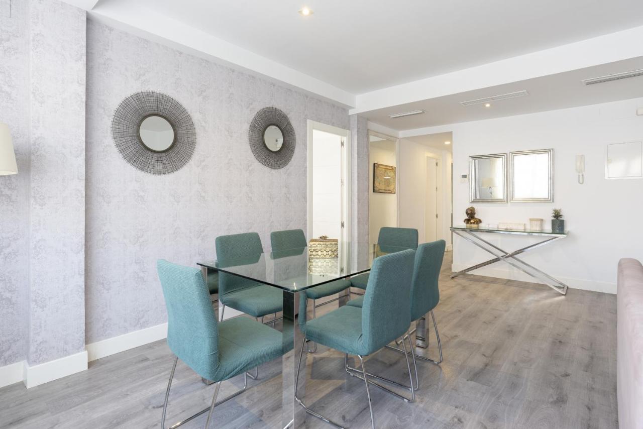 Soho Premium 4 Bedrooms Apartment Malaga Bagian luar foto