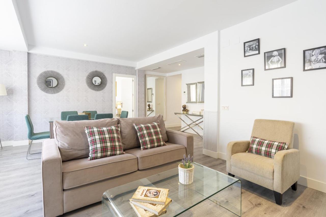 Soho Premium 4 Bedrooms Apartment Malaga Bagian luar foto